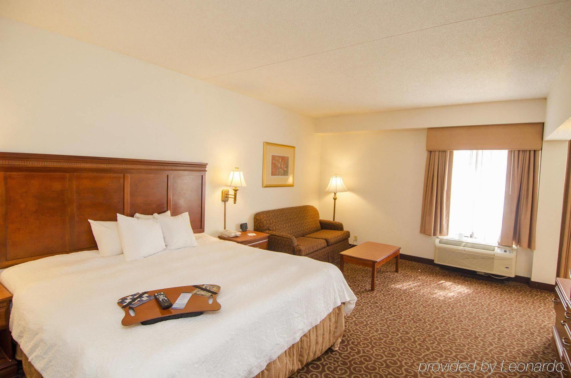 Hampton Inn Едмънд Екстериор снимка